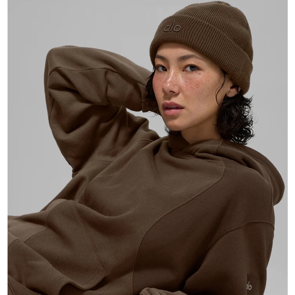 BNWOT Alo Yoga Beanie in Espresso